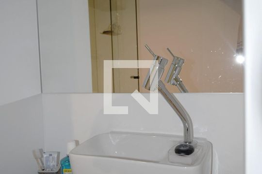 Banheiro de kitnet/studio à venda com 1 quarto, 22m² em Jardim Paulista, São Paulo