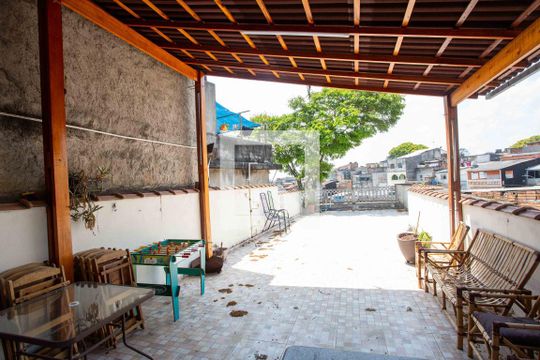 Sacada de casa à venda com 3 quartos, 158m² em Casa Grande, Diadema
