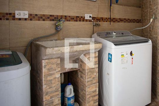 Área de Serviço de casa à venda com 3 quartos, 158m² em Casa Grande, Diadema