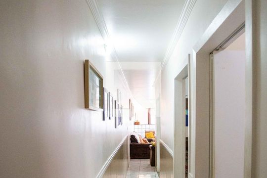 Corredor de casa à venda com 3 quartos, 158m² em Casa Grande, Diadema