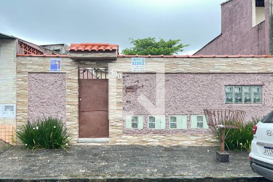 Fachada de casa para alugar com 1 quarto, 50m² em Catiapoã, São Vicente