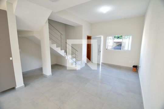Sala de casa de condomínio para alugar com 3 quartos, 96m² em Loteamento Alphaville Campinas, Campinas