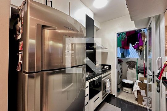 Cozinha de apartamento para alugar com 3 quartos, 63m² em Jardim Aeroporto, São Paulo