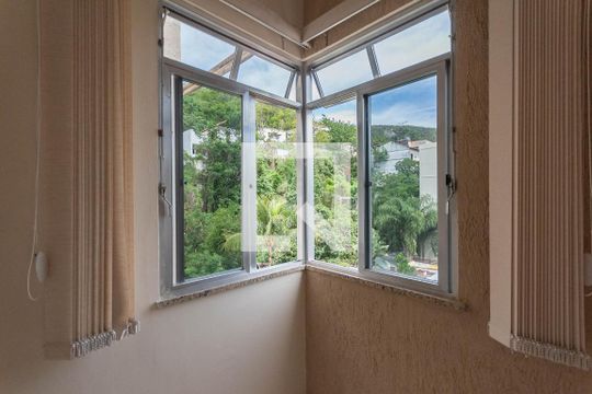 Sala de apartamento para alugar com 1 quarto, 38m² em Grajaú, Rio de Janeiro