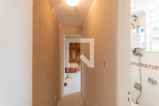Corredor de apartamento para alugar com 1 quarto, 38m² em Grajaú, Rio de Janeiro