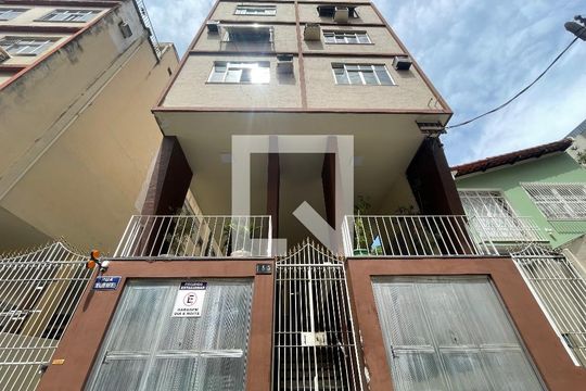 Fachada de apartamento para alugar com 1 quarto, 38m² em Grajaú, Rio de Janeiro