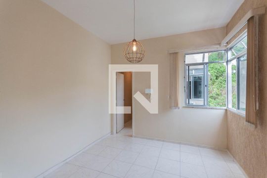 Sala de apartamento para alugar com 1 quarto, 38m² em Grajaú, Rio de Janeiro