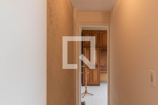 Corredor de apartamento para alugar com 1 quarto, 38m² em Grajaú, Rio de Janeiro