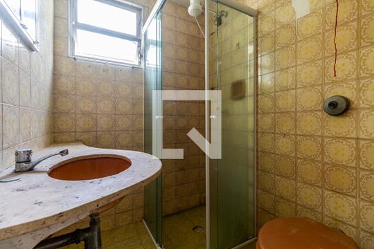 Banheiro de apartamento à venda com 3 quartos, 66m² em Alto de Pinheiros, São Paulo