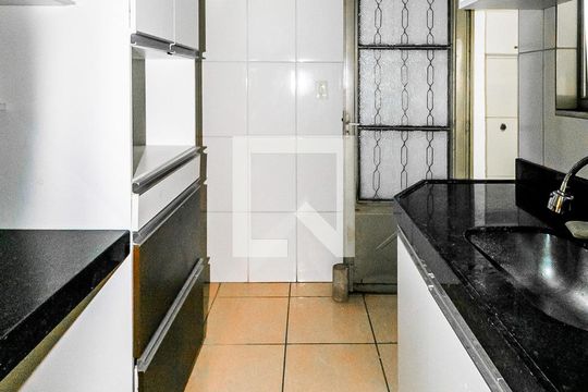 Cozinha de apartamento para alugar com 2 quartos, 46m² em Pedra Azul, Contagem
