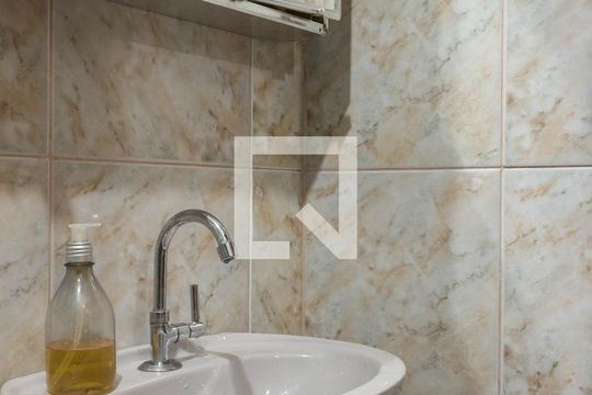 Banheiro da Suíte 1 de casa à venda com 2 quartos, 150m² em Conjunto Habitacional Calux, São Bernardo do Campo