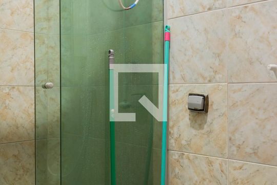Banheiro da Suíte 1 de casa à venda com 2 quartos, 150m² em Conjunto Habitacional Calux, São Bernardo do Campo