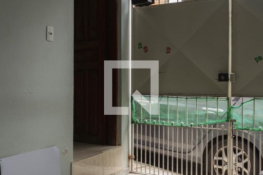 Garagem de casa à venda com 2 quartos, 150m² em Conjunto Habitacional Calux, São Bernardo do Campo