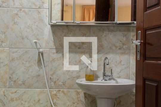 Banheiro da Suíte 1 de casa à venda com 2 quartos, 150m² em Conjunto Habitacional Calux, São Bernardo do Campo