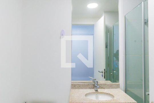 Banheiro de kitnet/studio para alugar com 1 quarto, 24m² em Sé, São Paulo