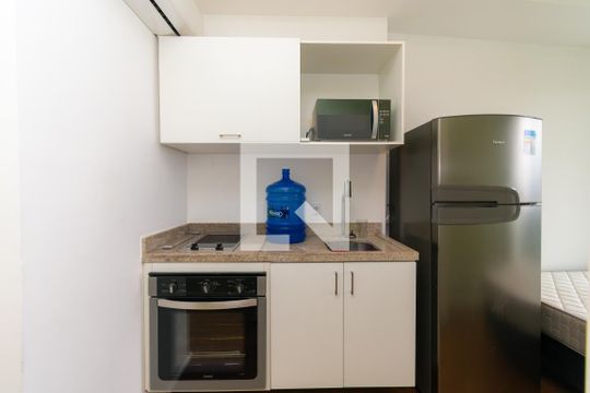 Cozinha de kitnet/studio para alugar com 1 quarto, 24m² em Sé, São Paulo