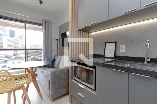 Cozinha de kitnet/studio à venda com 1 quarto, 27m² em Jardim das Acacias, São Paulo