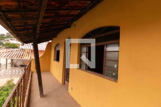 Área Externa de casa para alugar com 3 quartos, 181m² em Ouro Preto, Belo Horizonte