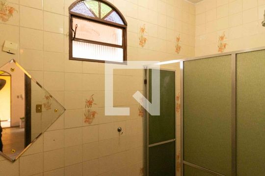 Banheiro 1 de casa para alugar com 3 quartos, 181m² em Ouro Preto, Belo Horizonte