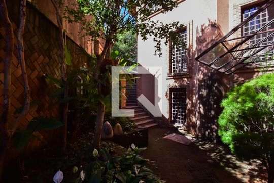 Área Externa de casa para alugar com 4 quartos, 1000m² em Jardim Viana, São Paulo