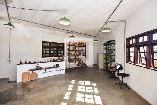 Garagem - Ateliê de casa para alugar com 4 quartos, 1000m² em Jardim Viana, São Paulo