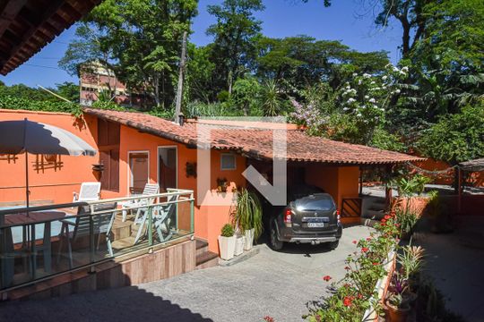 Quintal de casa à venda com 3 quartos, 300m² em Engenho do Mato, Niterói