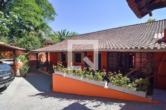 Quintal de casa à venda com 3 quartos, 300m² em Engenho do Mato, Niterói