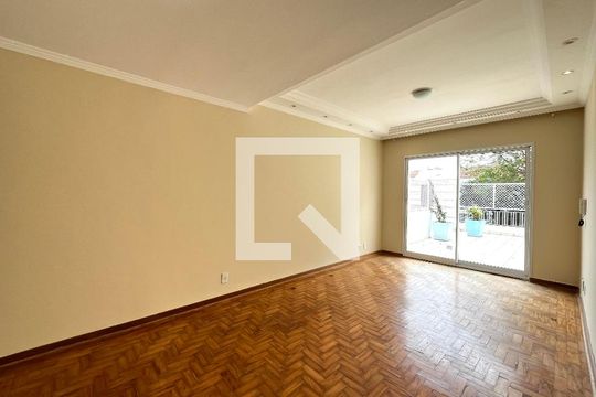 Casa à venda com 5 quartos, 200m² em Campo Belo, São Paulo