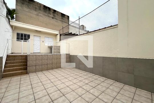 Quintal de casa à venda com 5 quartos, 200m² em Campo Belo, São Paulo