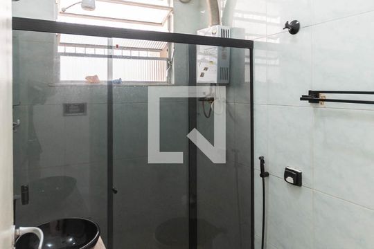 Banheiro de apartamento para alugar com 3 quartos, 90m² em Grajaú, Rio de Janeiro