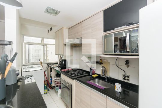 Cozinha de apartamento para alugar com 2 quartos, 48m² em Irajá, Rio de Janeiro