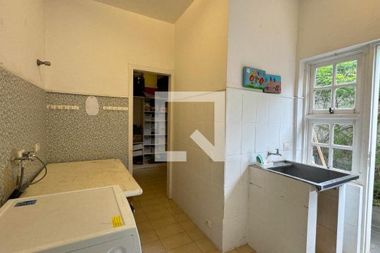 Área de Serviço de casa de condomínio para alugar com 4 quartos, 341m² em Alphaville 05, Santana de Parnaíba