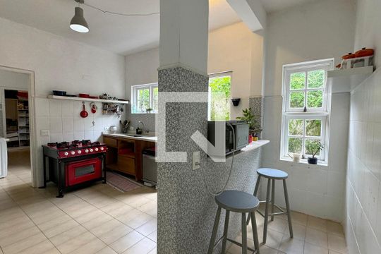 Cozinha de casa de condomínio para alugar com 4 quartos, 341m² em Alphaville 05, Santana de Parnaíba