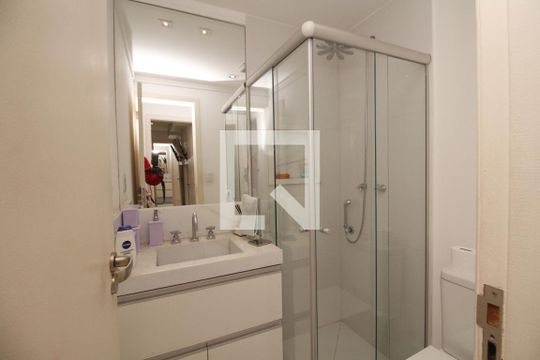 Banheiro Social de apartamento à venda com 2 quartos, 63m² em Vila Esperança, São Paulo