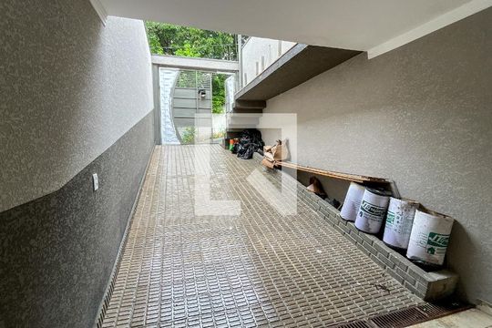 Garagem de casa à venda com 2 quartos, 127m² em Piqueri, São Paulo