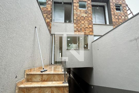 Fachada interna de casa à venda com 2 quartos, 127m² em Piqueri, São Paulo