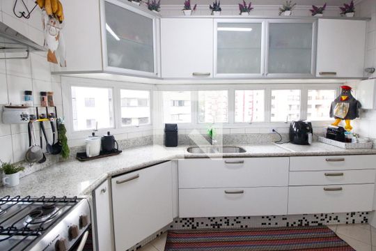 Cozinha de apartamento para alugar com 3 quartos, 190m² em Vila Andrade, São Paulo