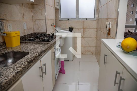 Cozinha  de apartamento para alugar com 2 quartos, 50m² em Canhema, Diadema