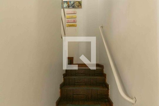 Escada de casa à venda com 2 quartos, 80m² em Itapoã, Belo Horizonte