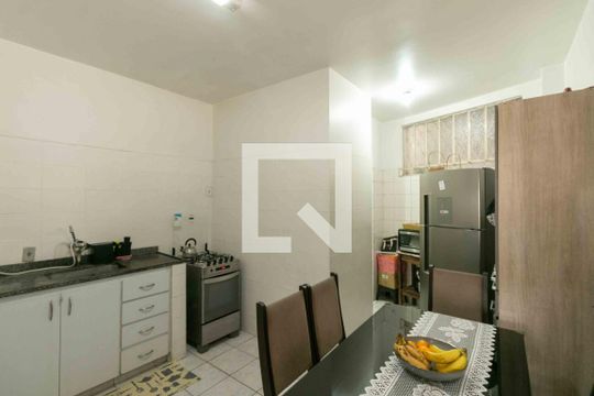 Cozinha de casa à venda com 2 quartos, 80m² em Itapoã, Belo Horizonte