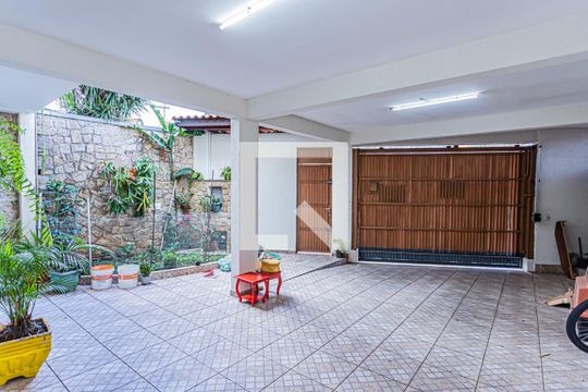 Garagem de casa para alugar com 3 quartos, 280m² em Vila Picinin, São Paulo