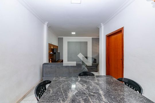 Sala de casa à venda com 4 quartos, 360m² em Nova Suíça, Belo Horizonte