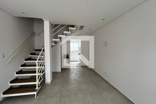 Sala de casa de condomínio para alugar com 2 quartos, 68m² em Vila Urupes, Suzano