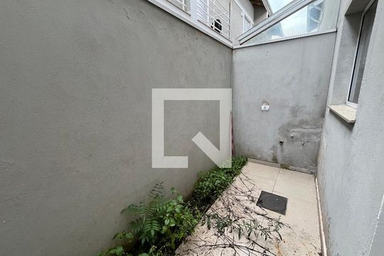 Quintal de casa de condomínio para alugar com 2 quartos, 68m² em Vila Urupes, Suzano