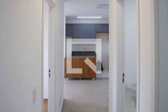 Corredor de apartamento para alugar com 2 quartos, 45m² em Centro, Diadema