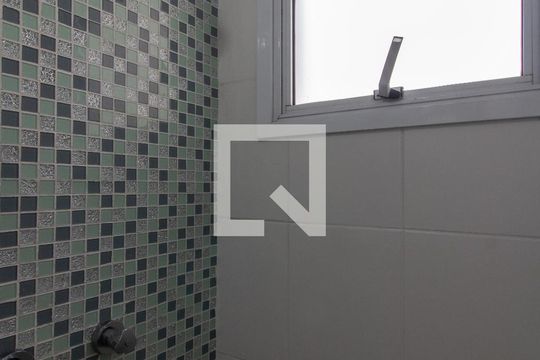 Banheiro  de apartamento à venda com 2 quartos, 59m² em Picanço, Guarulhos