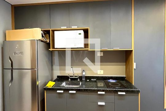 Cozinha de apartamento para alugar com 1 quarto, 29m² em Jardim Prudência, São Paulo