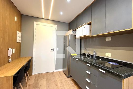 Cozinha de apartamento para alugar com 1 quarto, 29m² em Jardim Prudência, São Paulo