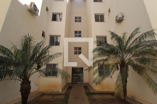 Hall de entrada de apartamento para alugar com 3 quartos, 70m² em Laranjeiras, Uberlândia