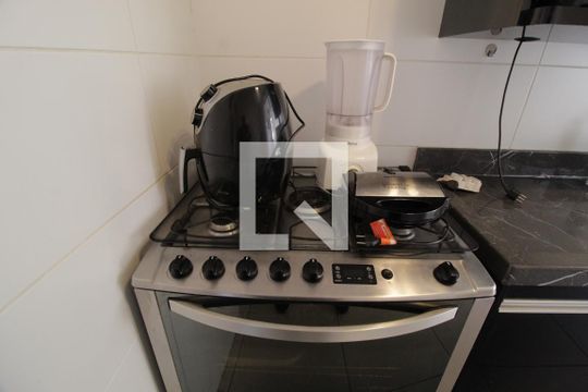 Cozinha de apartamento para alugar com 3 quartos, 70m² em Laranjeiras, Uberlândia